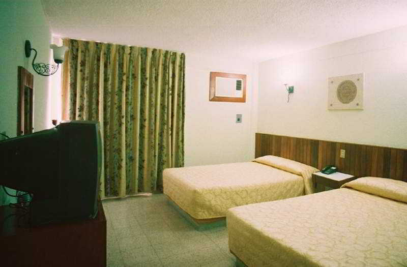 Hotel Batab Cancun Exterior photo