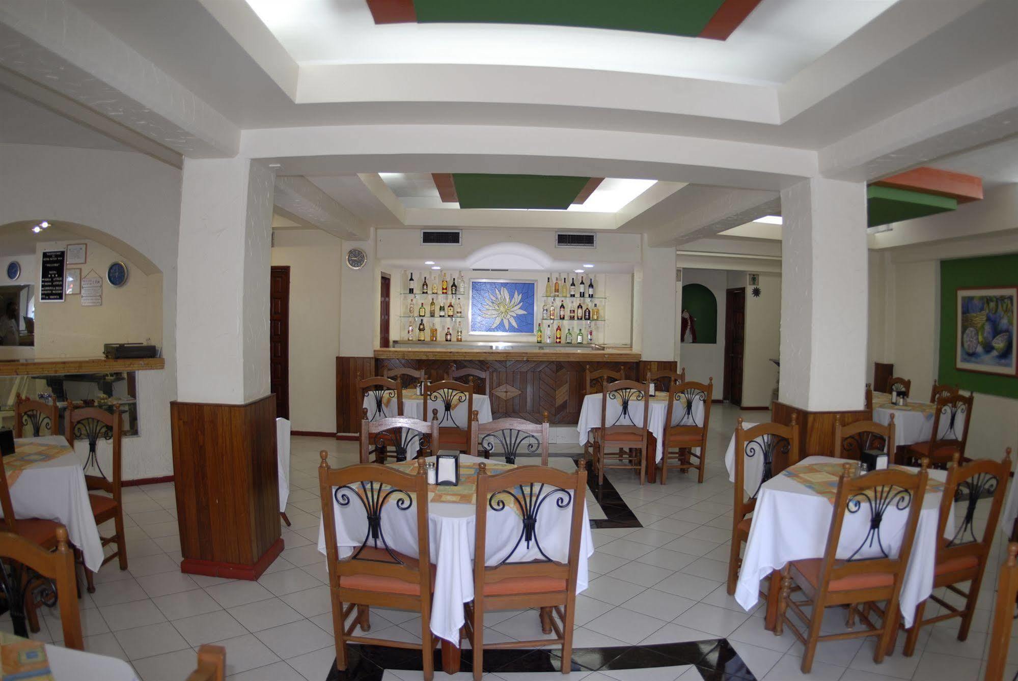 Hotel Batab Cancun Exterior photo